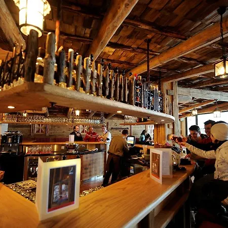 特吕布湖高山宾馆 酒店 3*