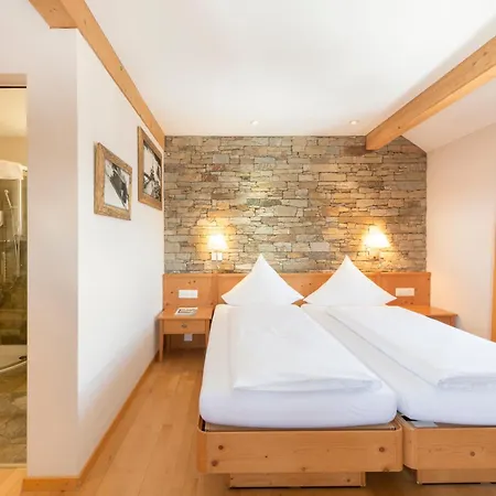 Отель Truebsee - Accessible Only By Cable Car 3*