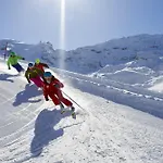 ホテル Truebsee - Accessible Only By Cable Car 3*